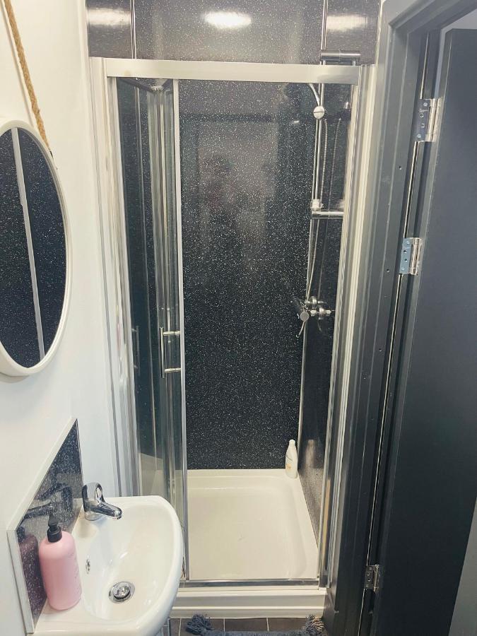 Elegant Studio1 Netflix Bathroom Close To Beach Swansea Exteriör bild